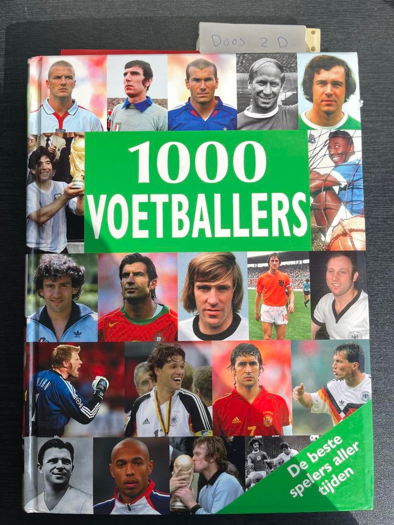 1000 Voetballers: De beste spelers aller tijden, Ophalen of Verzenden, Zo goed als nieuw, Balsport