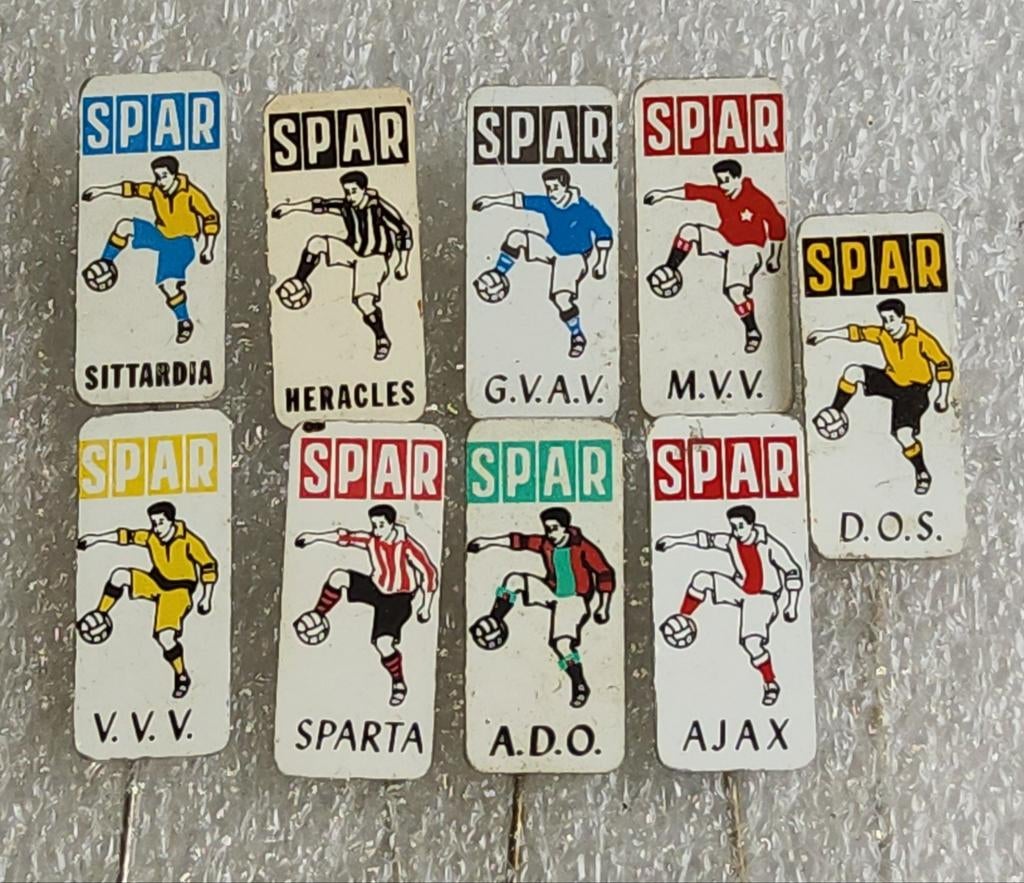 9 Vintage SPAR Voetbalclubs Speldjes, Ophalen of Verzenden, Gebruikt, Sport, Speldje of Pin