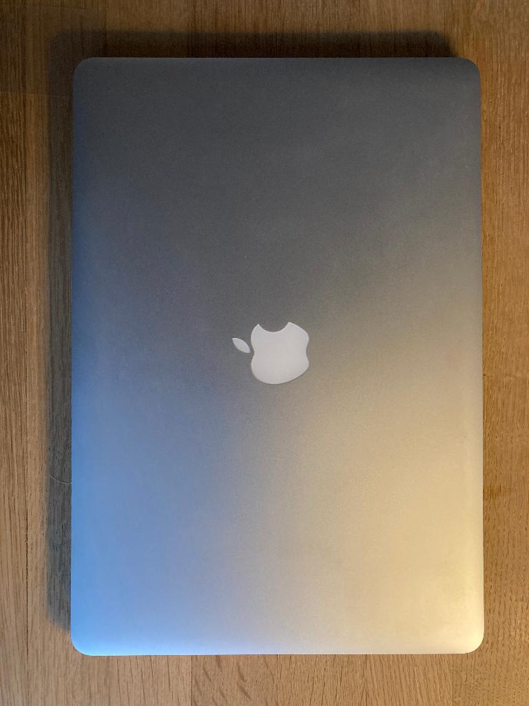 MacBook Pro 15'' | 2.2 GHz | Core i7 | 256GB SSD | 16GB RAM, Computers en Software, Apple Macbooks, Gebruikt, MacBook Pro, 15 inch