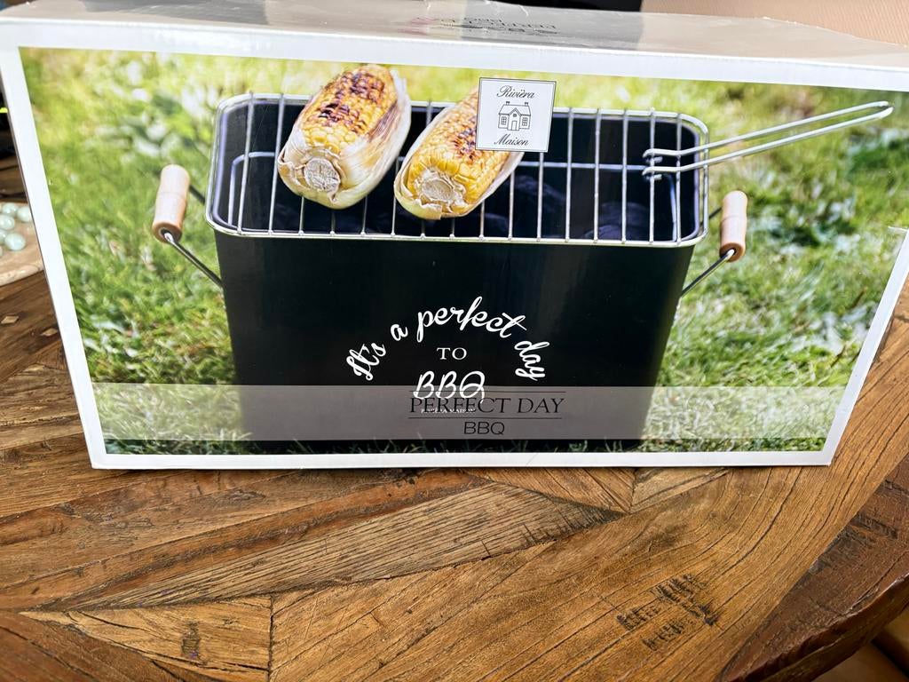 Riviera Maison Mini BBQ - Nieuw in doos, Tuin en Terras, Houtskoolbarbecues, Ophalen of Verzenden, Nieuw, Met accessoires