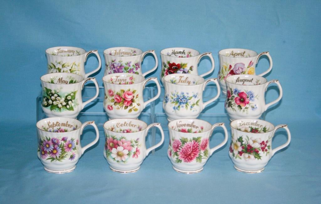 Royal Albert " Flower of the Month " Mokken - Los te Koop, Ophalen of Verzenden, Zo goed als nieuw, 2de Hands, Overige stijlen