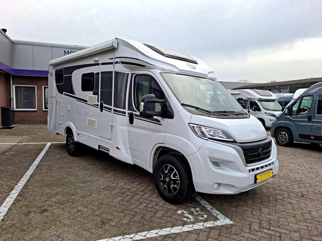 Carado T 337 | Lengtebedden | 760 kg Laadvermogen, Caravans en Kamperen, Chemisch toilet, Ringverwarming, Tot en met 2, Luifel