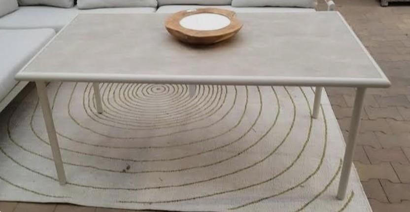 Nieuwe beige eettafel 150x80 intra tuin karwei kwantum, Tuin en Terras, Tuinmeubel-accessoires, Ophalen of Verzenden, Nieuw