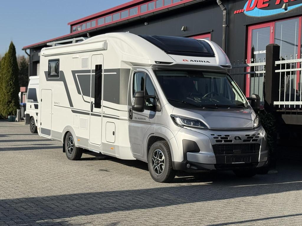 Adria Matrix Plus 670 SL - familiecamper - Automaat - 180 pk, Standaard zit, Ringverwarming, Bedrijf, Adria