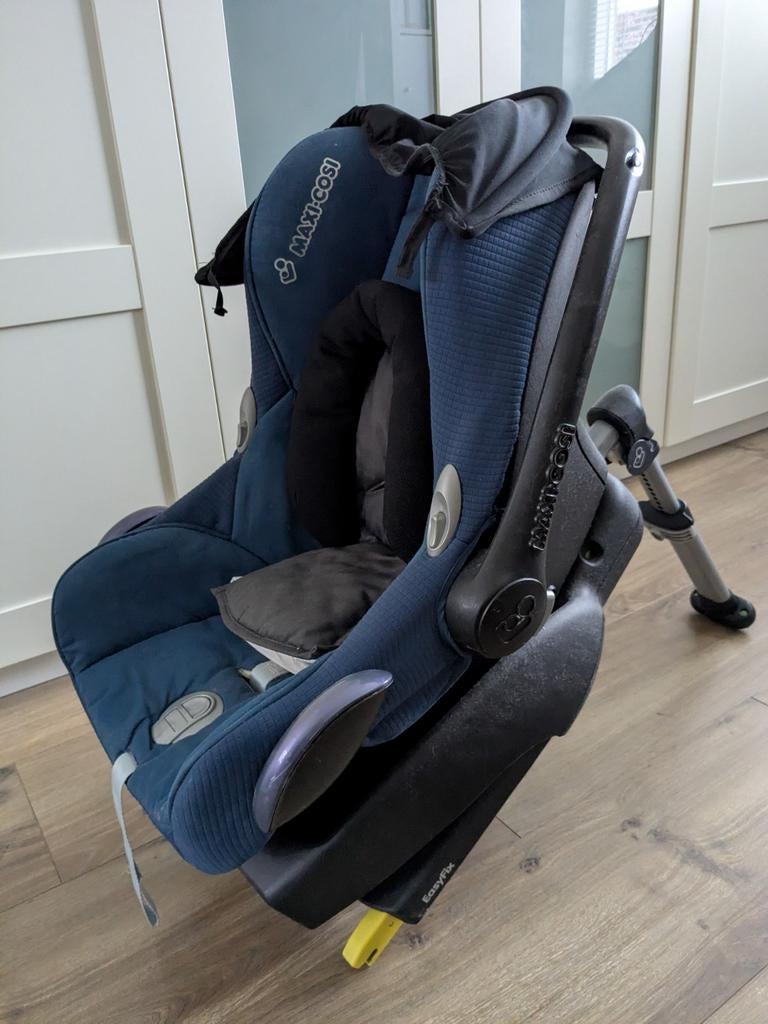Maxi-Cosi Easy Fix met verkleiner, voetenzak en zonnescherm, Autogordel of Isofix, Gebruikt, 0 t/m 13 kg, Maxi-Cosi