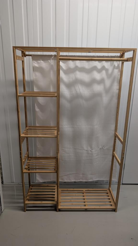 Kledingrek hout bamboe met planken en gordijn, Kleding | Dames, Kledingrekken, Ophalen of Verzenden, Zo goed als nieuw