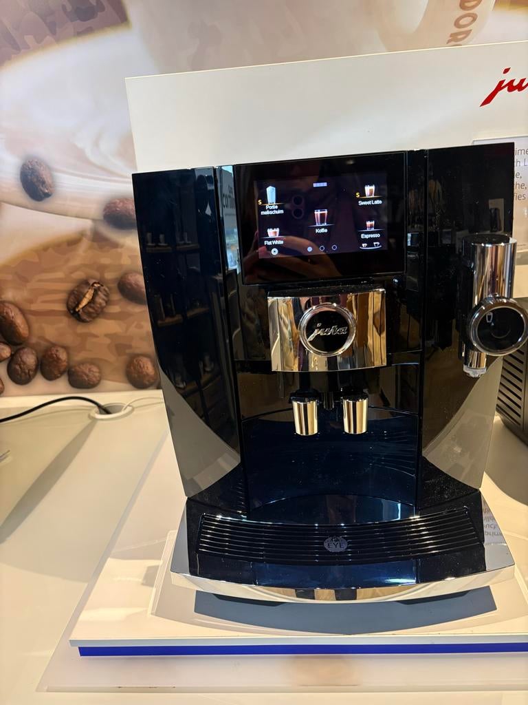 Jura J8 showroom model, Ophalen of Verzenden, Zo goed als nieuw, Koffiemachine, Koffiebonen