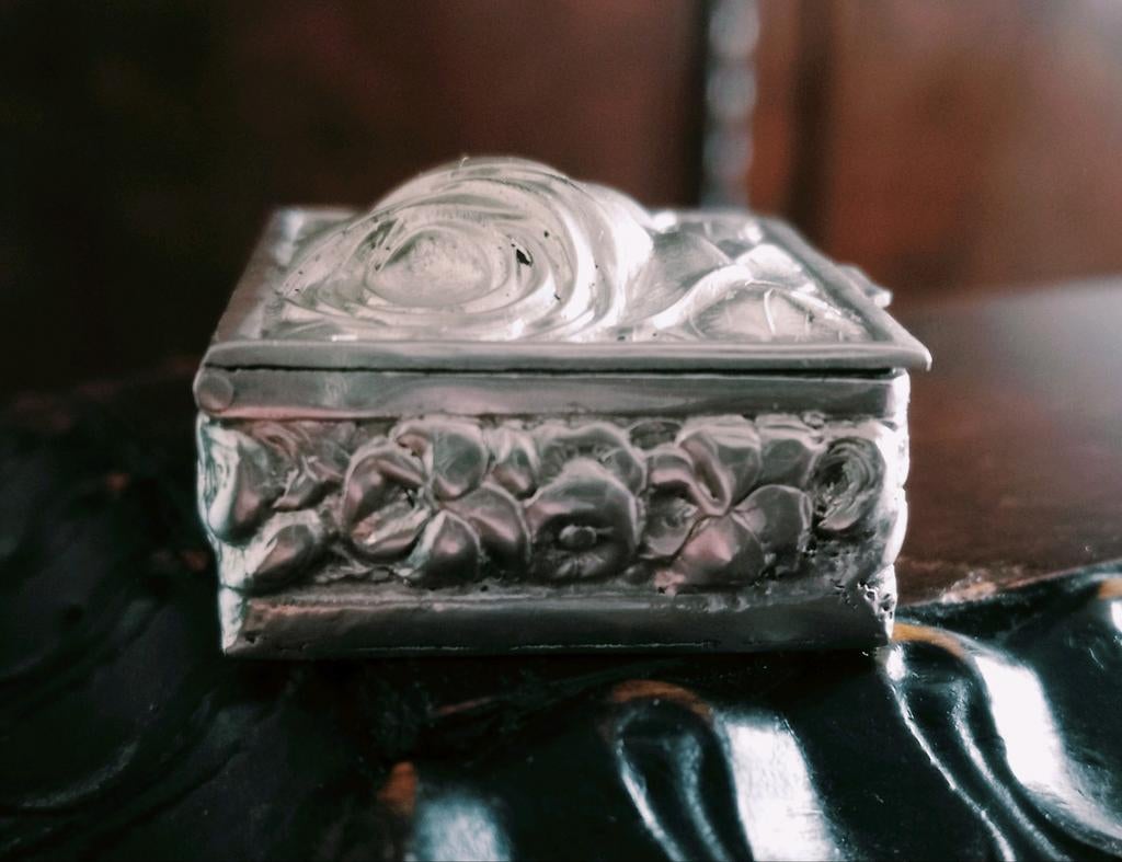 Zilver Pillen Doosje met Rozen, Antiek en Kunst, Ophalen of Verzenden, Zilver