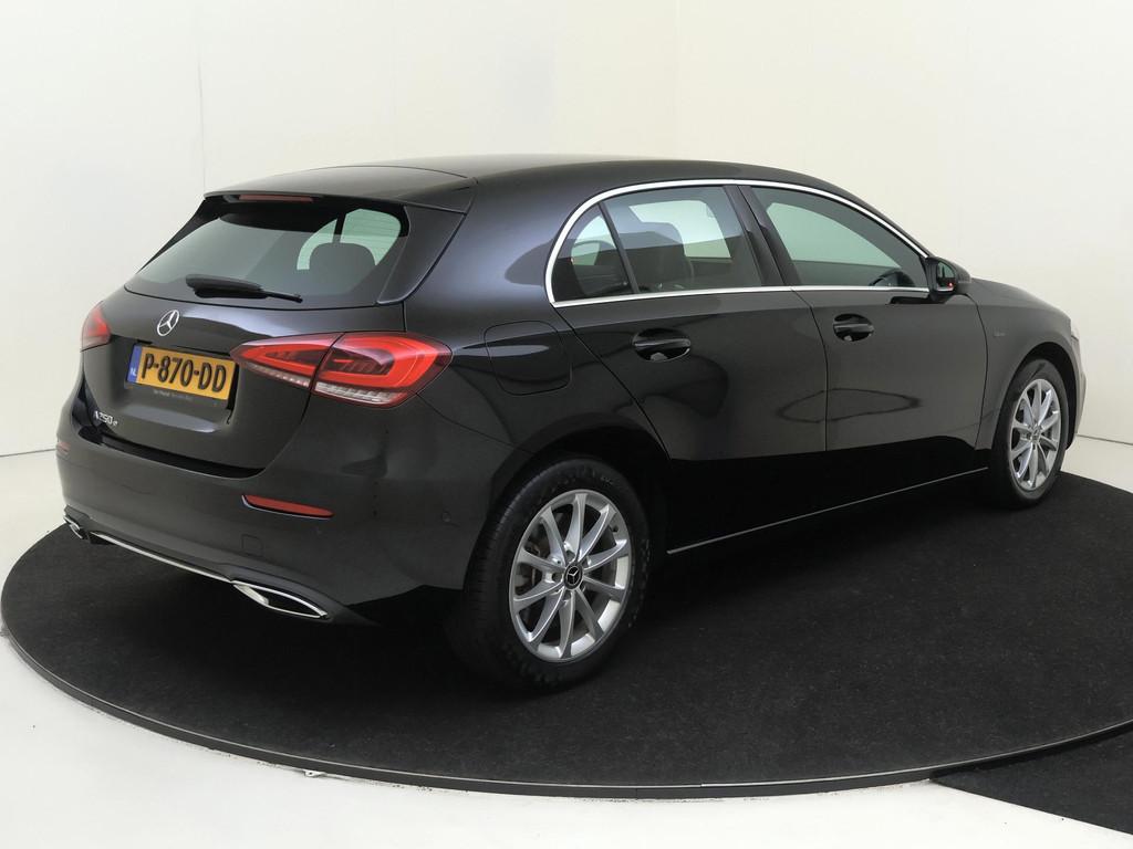 Mercedes-Benz A-klasse 250 e Premium /Distronic /360 Camera, Stof, Gebruikt, 4 cilinders, 16 kWh