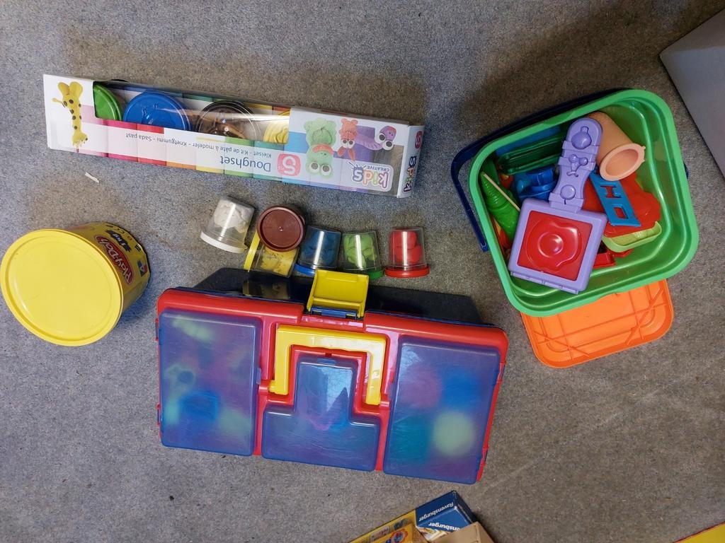 Grote set klei en accessoires  Kids Creative, Kinderen en Baby's, Speelgoed | Educatief en Creatief, Gebruikt, Knutselen, Bouwen