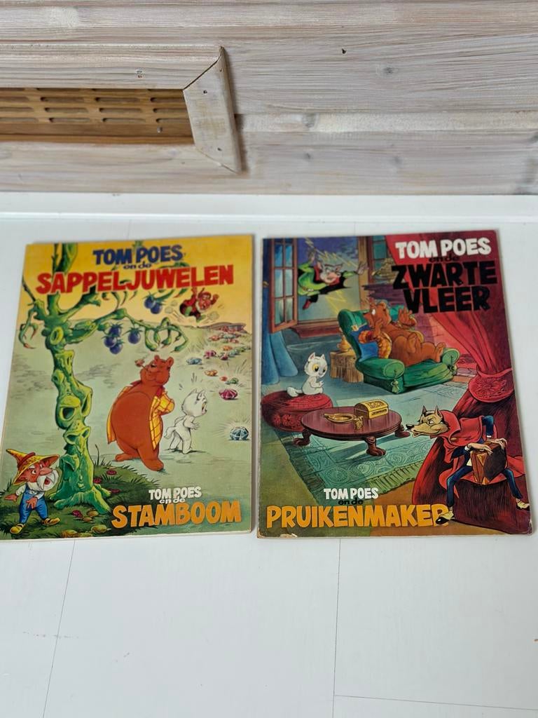 2 Tom Poes Stripboeken - 1e Dr: Sappeljuwelen & Zwarte Vleer, Meerdere stripboeken, Ophalen of Verzenden, Gelezen