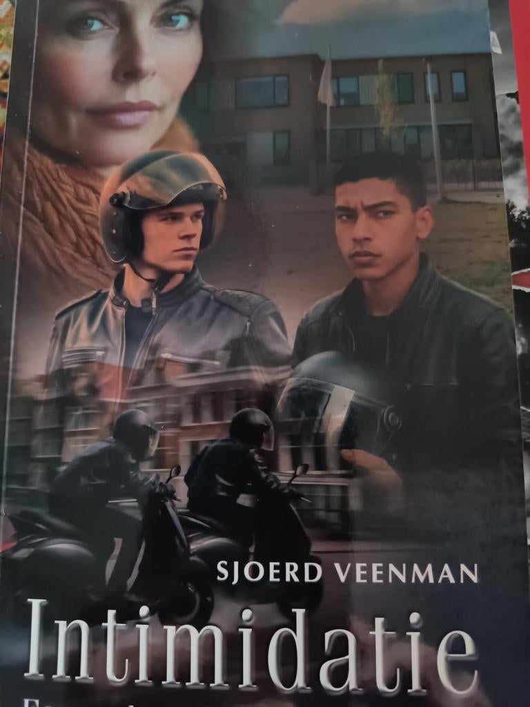Intimidatie - Sjoerd Veenman (Jeugdboek), Boeken, Ophalen of Verzenden, Gelezen, Sjoerd Veenman, Nederland