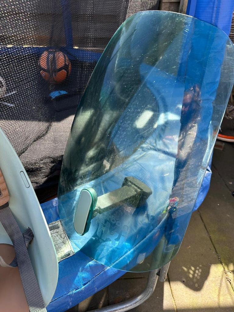 Kinderzitje fiets met windscherm, Ophalen of Verzenden, Gebruikt, Voetsteuntjes, Voorzitje