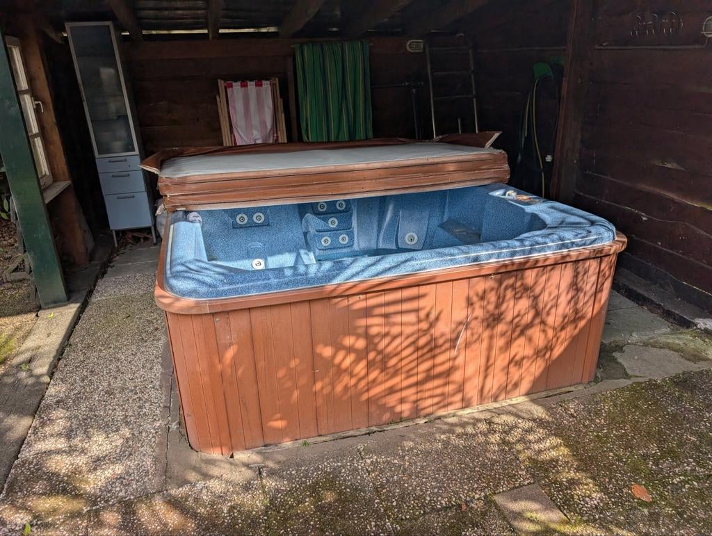 Jacuzzi met defecte pomp - zelf demonteren, Ophalen, Gebruikt, Afdekzeil, Vast
