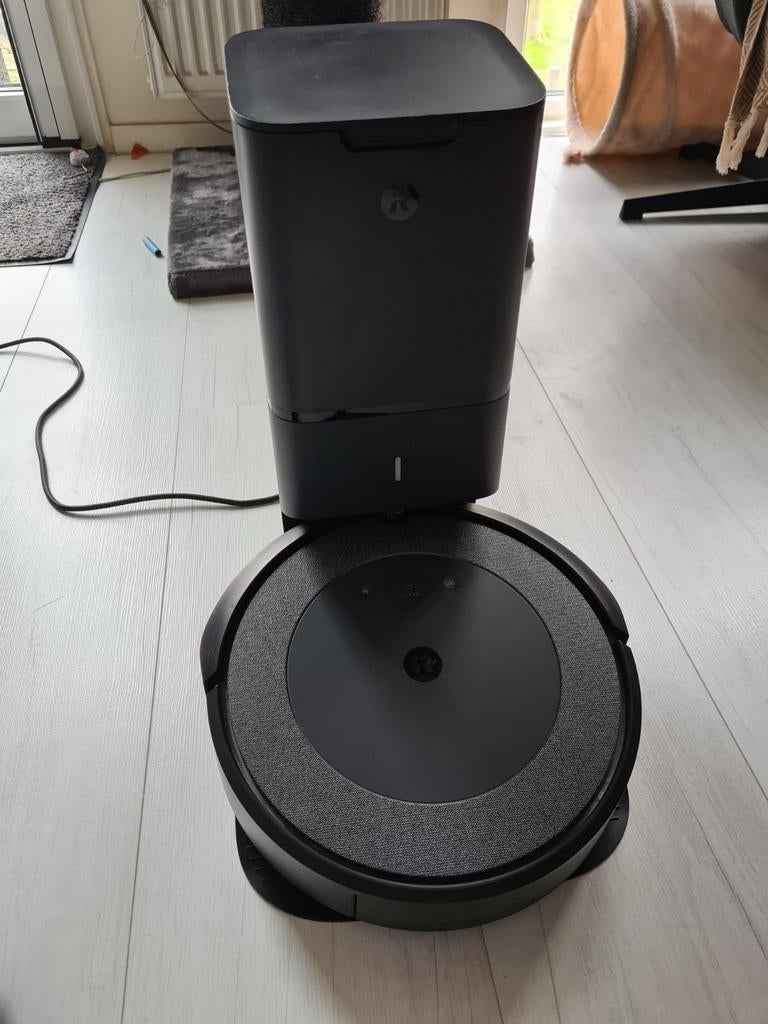 Zwart/grijze I robot roomba i3 + opvangbak (zie foto's), Ophalen of Verzenden, Gebruikt, Reservoir, Robotstofzuiger