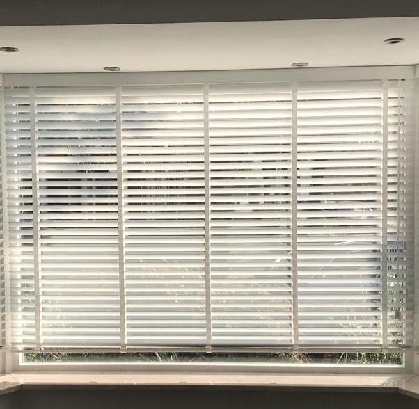 Jaloezie HOUT wit 228x92 cm. Nieuw in verpakking!, Huis en Inrichting, Stoffering | Gordijnen en Lamellen, Ophalen, Wit, Nieuw