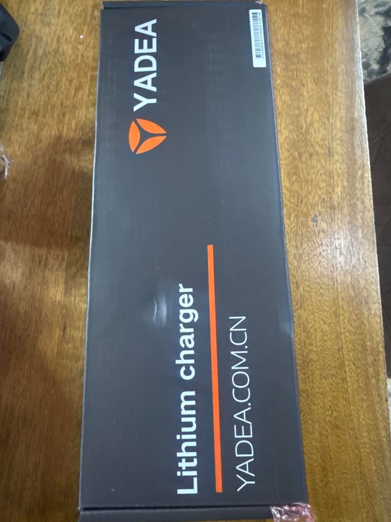 Yadea T9L Oplader - Nieuw in doos Accu Charger, Ophalen of Verzenden, Nieuw