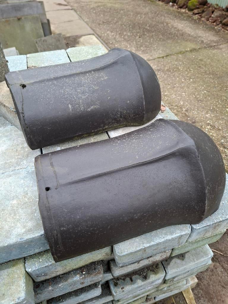 Eind vorst dakpan 2 stuks, Ophalen, Steen of Klei, Zwart, Minder dan 5 m²