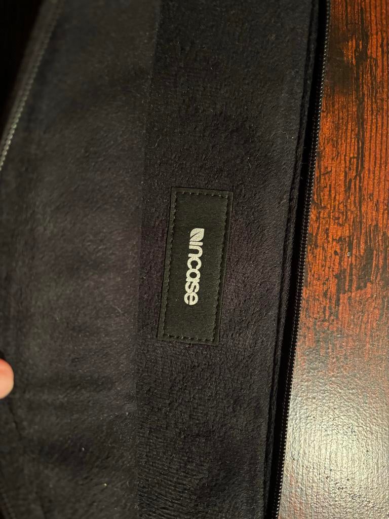 Incase MacBook 13 inch hoes - Perfecte staat!, Computers en Software, Laptophoezen, Ophalen of Verzenden, 13 inch, Zo goed als nieuw