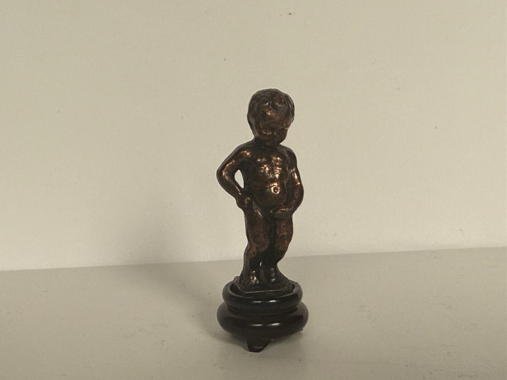 metalen beeldje manneken pis, Verzamelen, Beelden en Beeldjes, Ophalen of Verzenden, Zo goed als nieuw