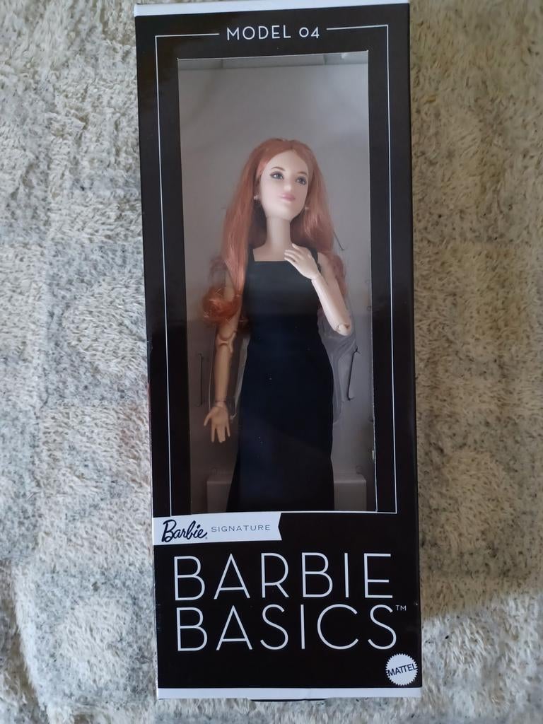 Barbie basic looks met rood haar., Verzamelen, Poppen, Ophalen of Verzenden, Zo goed als nieuw, Pop