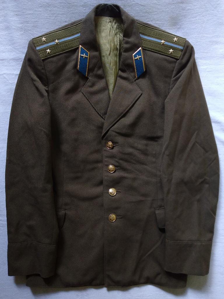 Russisch Sovjet uniform + pet M1969 officier luchtmacht USSR, Verzamelen, Militaria | Algemeen, Ophalen of Verzenden, Landmacht
