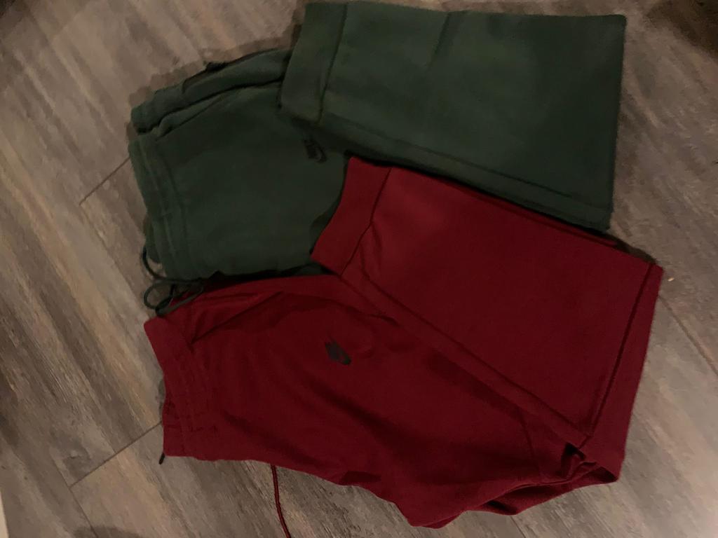 2 Nike Tech Fleece Broeken - Rood & Groen, Maat 46/48 (XL) of groter, Ophalen of Verzenden, Lang, Gedragen