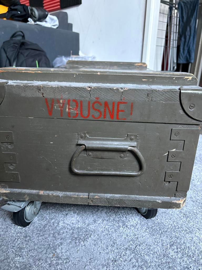 Oude Munitie Bijzettafel, Huis en Inrichting, Tafels | Bijzettafels, Minder dan 45 cm, Minder dan 55 cm, Gebruikt, Ophalen of Verzenden