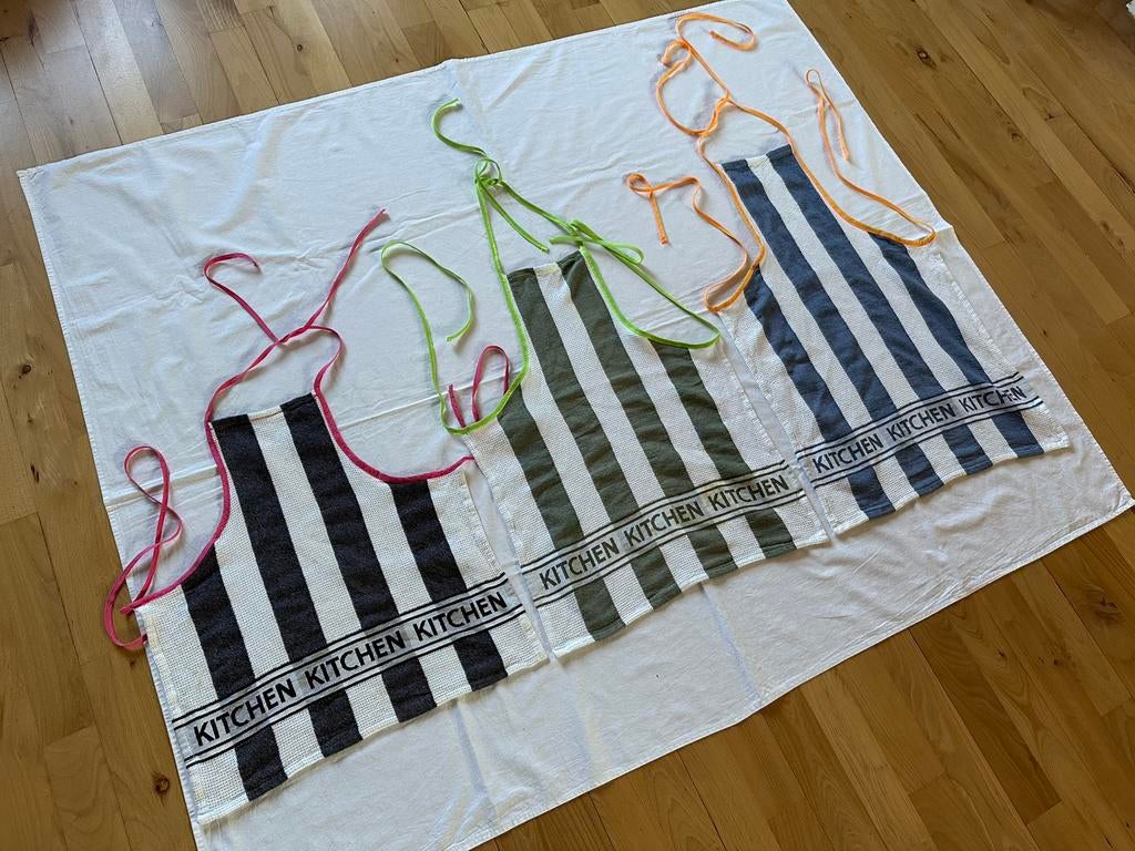 Kinder kookschorten keukenschorten, 3 maten Kitchen Carnaval, Ophalen of Verzenden, Gebruikt, Blauw, Schort