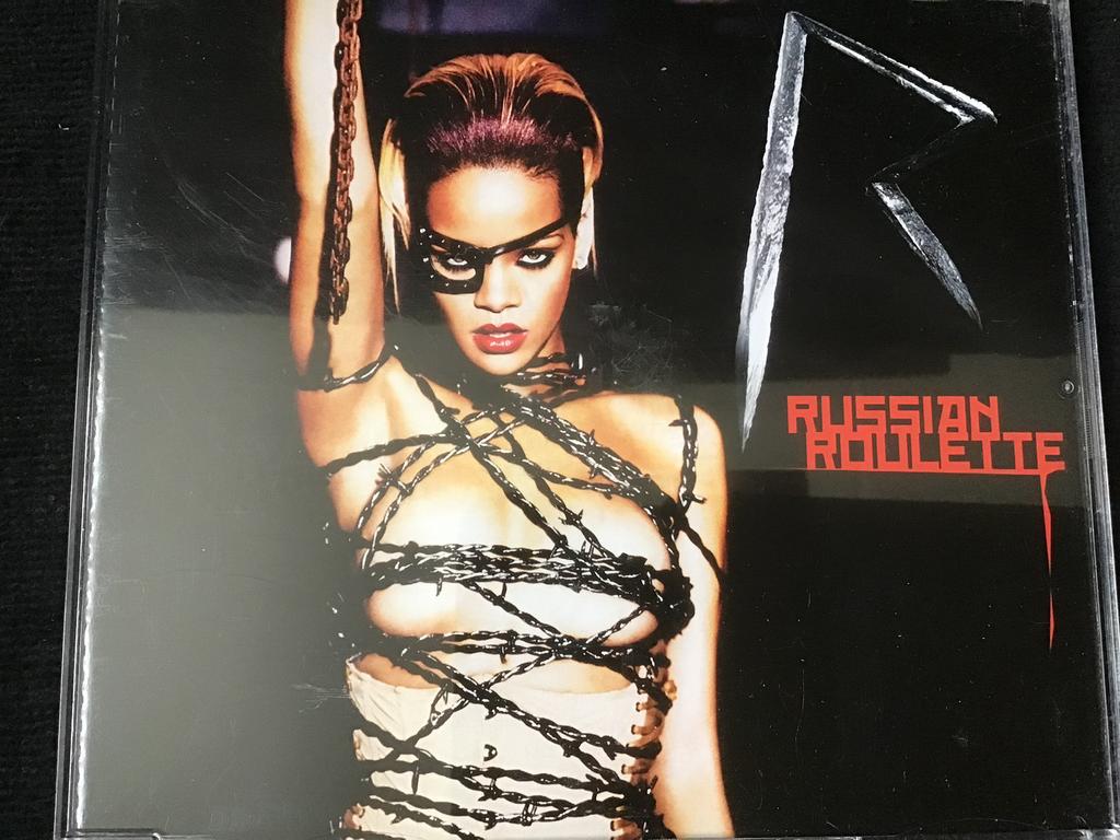 Rihanna, 8 cd-singles, 6 singles of meer, Ophalen of Verzenden, Zo goed als nieuw, Pop