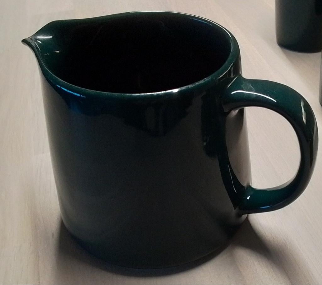 Arabia Teema, groen, 2xkopje, 1xmelkkan, Huis en Inrichting, Keuken | Servies, Ophalen of Verzenden, Zo goed als nieuw, Effen