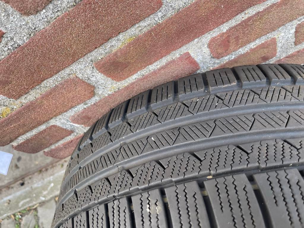 Continental Winterband 225/40 R18 - Zeer Goed Profiel, Ophalen, Gebruikt