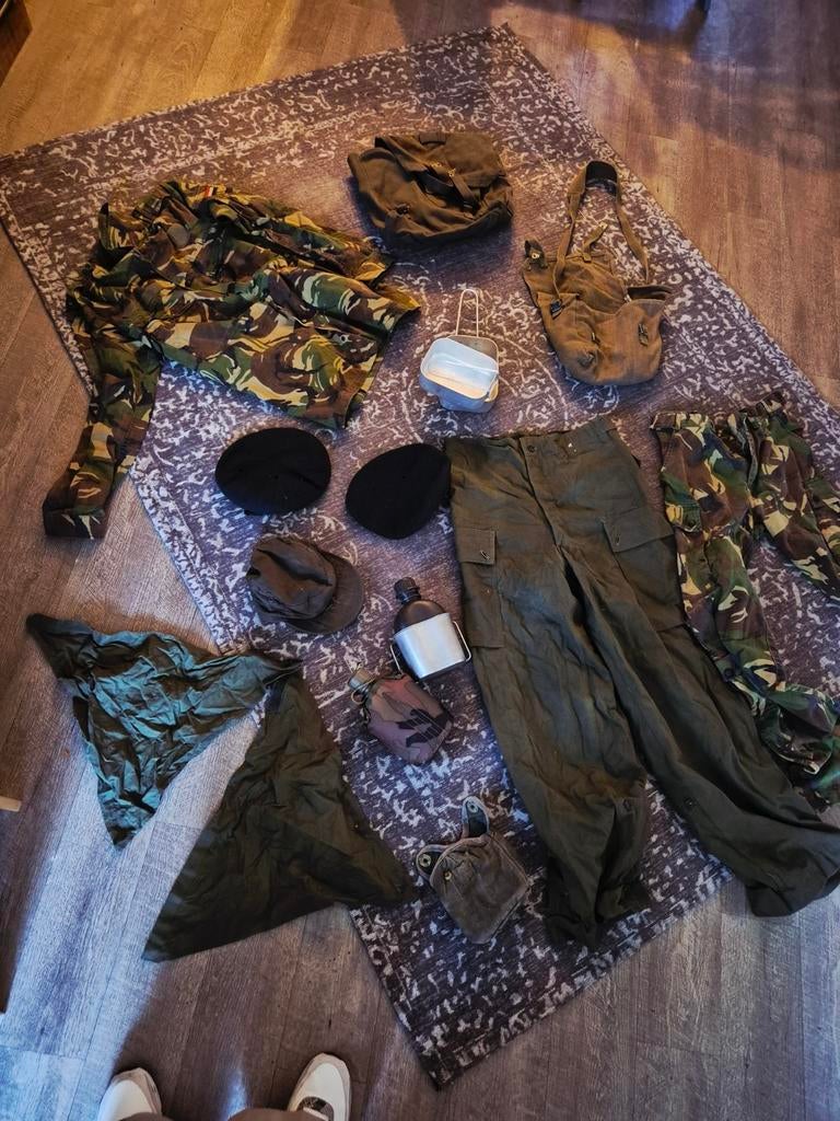 Leger kleding en spullen, Ophalen, Overige soorten, Nederland, Kleding of Schoenen