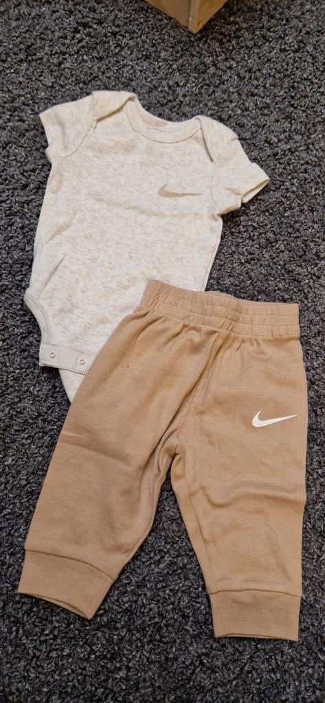 Nike baby pakje, Ophalen of Verzenden, Zo goed als nieuw, Maat 62