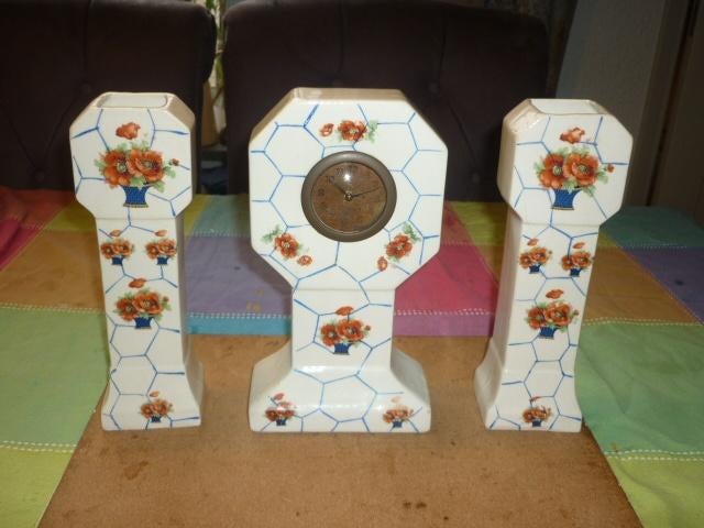 Porseleinen klok met 2 vazen in zeer goede staat, Ophalen of Verzenden