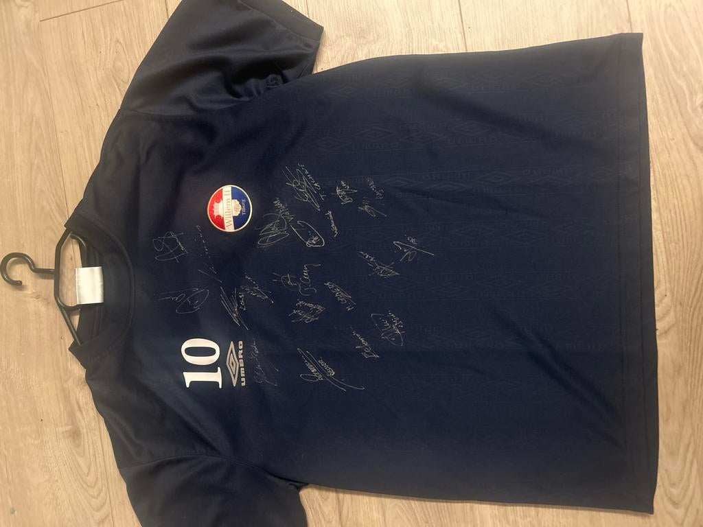 Gesigneerd en gedragen Willem 2 shirt, Kleding | Heren, Sportkleding, Verzenden, Gedragen, Blauw, Algemeen