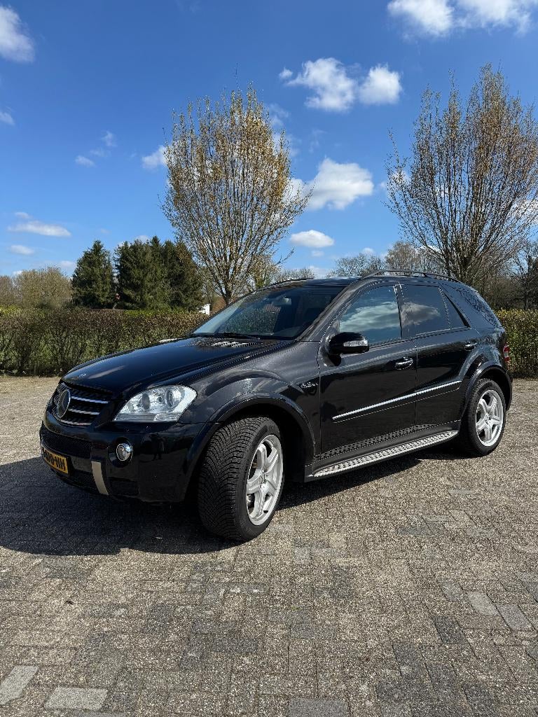 Mercedes-Benz M-Klasse 6.2 Ml63 AMG 4MATIC AUT 2006 Zwart, Auto's, Mercedes-Benz, Automaat, 2210 kg, 2500 kg, Zwart