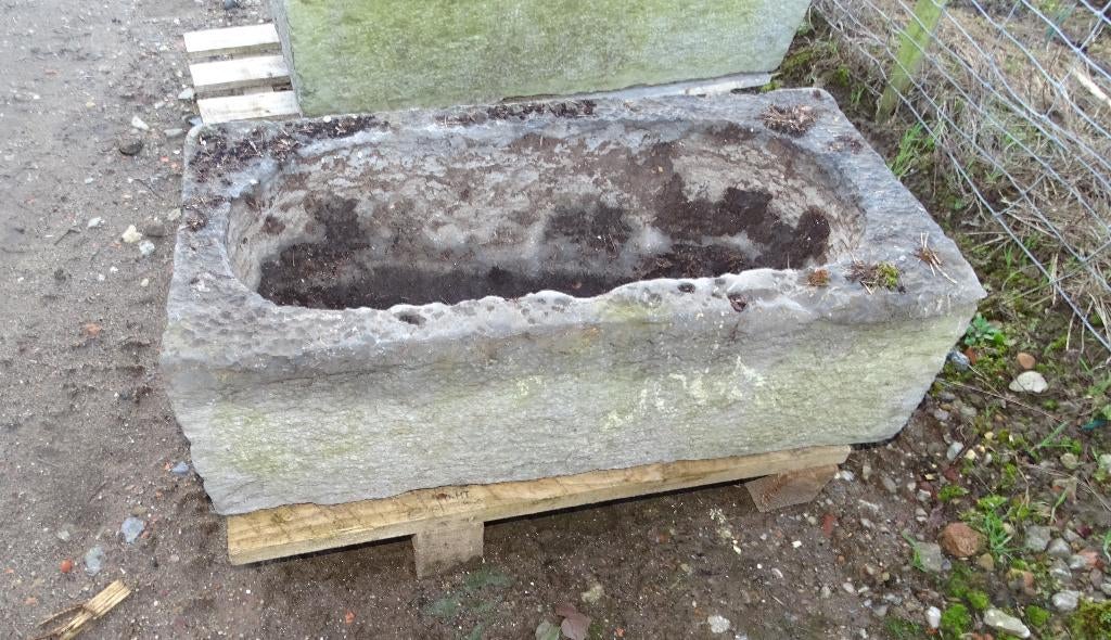 oude arduinen trog voederbak plantenbak troggen drinkbak, Ophalen