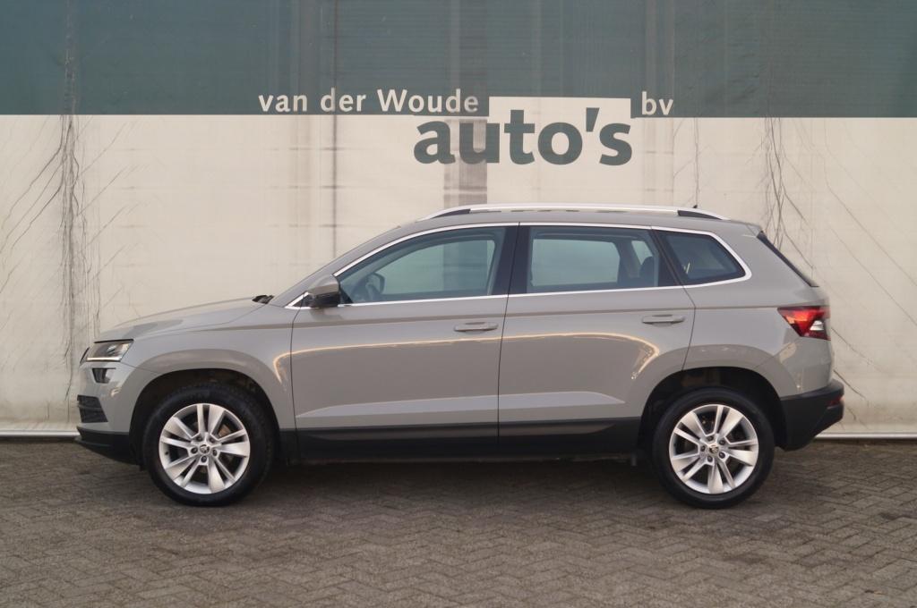 Skoda Karoq 1.0 TSI 110pk Business Edition Plus -NAVI-ECC-CA, Stof, Gebruikt, Adaptive Cruise Control, Handgeschakeld