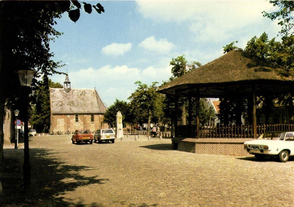 Eersel, Marktplein - auto muziektent - 1985 gelopen, Ophalen of Verzenden, Voor 1920, Gelopen, Noord-Brabant