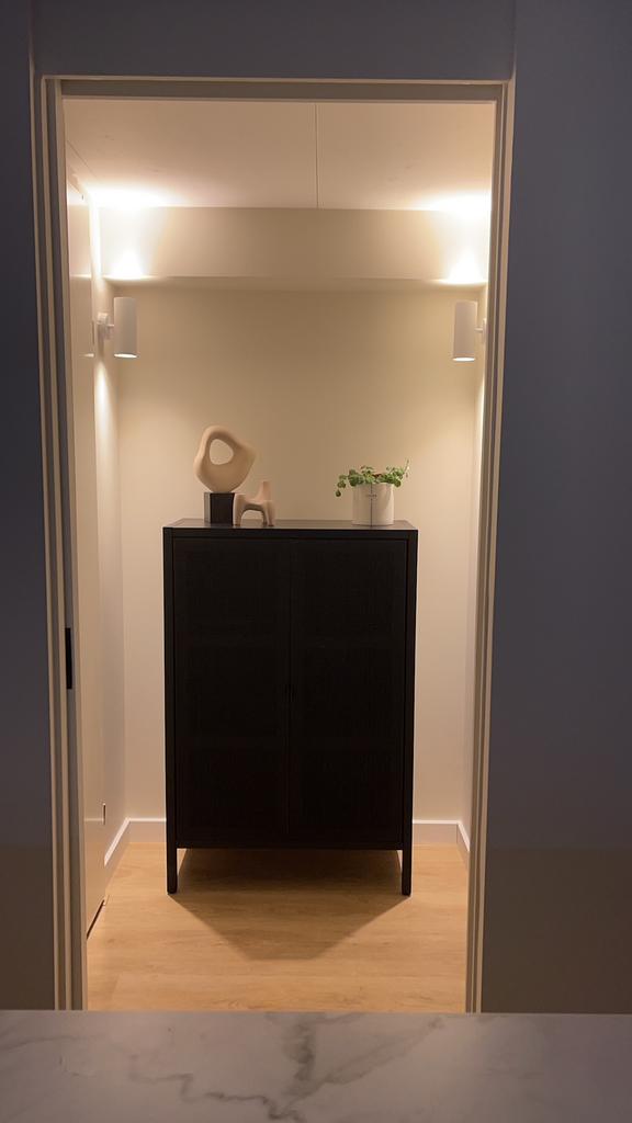 Zwart rotan kast, Ophalen, Met plank(en), 50 tot 100 cm, Zo goed als nieuw