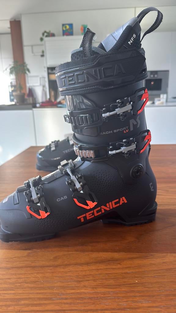Tecnica Mach Sport LV 100 GW Black mt 44 skischoenen Heren, Sport en Fitness, Skiën en Langlaufen, 160 tot 180 cm, Schoenen, Nieuw
