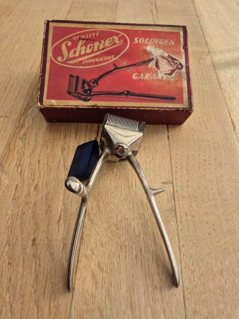 Vintage SchoneX Solingen handmatige tondeuse met doos, Antiek en Kunst, Ophalen
