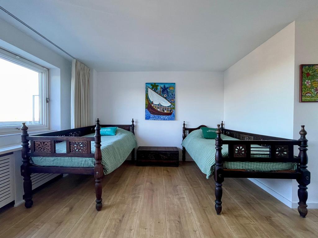 x2 Zanzibari Bedden met Matras, Ophalen, Zo goed als nieuw, Hout, Zanzibari Woodwork
