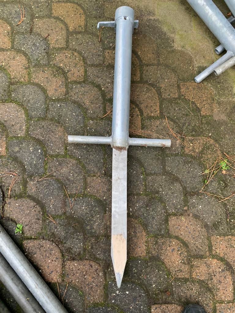 Grondankers voor 48 mm buis., Ophalen, Zo goed als nieuw