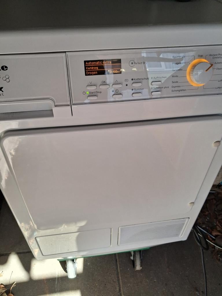 Zeer goede miele condensdroger, Ophalen, 6 tot 8 kg, Zo goed als nieuw, 85 tot 90 cm