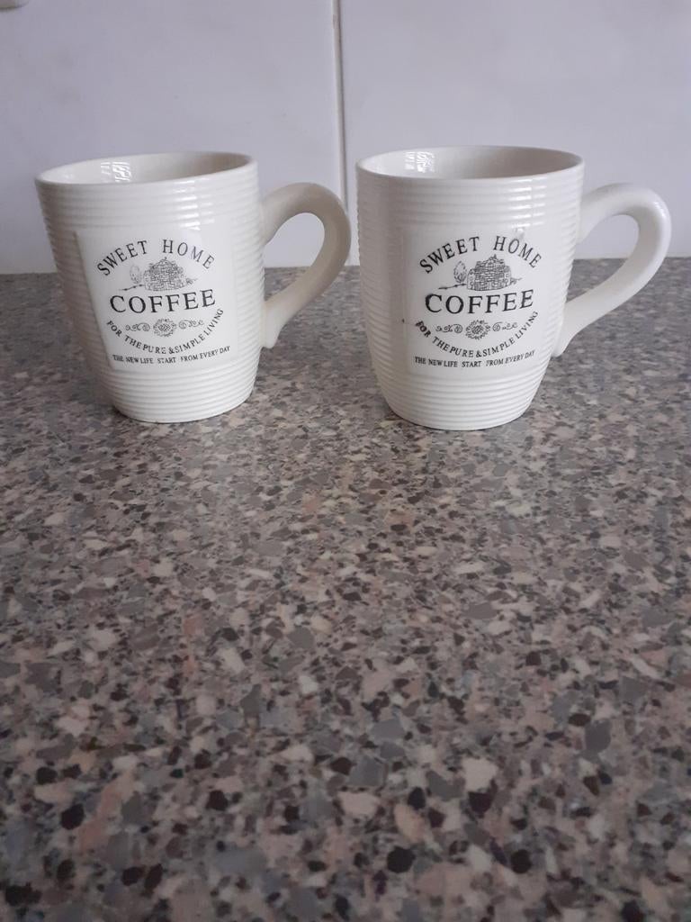2 koffiemokken, Huis en Inrichting, Keuken | Servies, Ophalen of Verzenden, Zo goed als nieuw, Overige stijlen, Kop(pen) en/of Schotel(s)