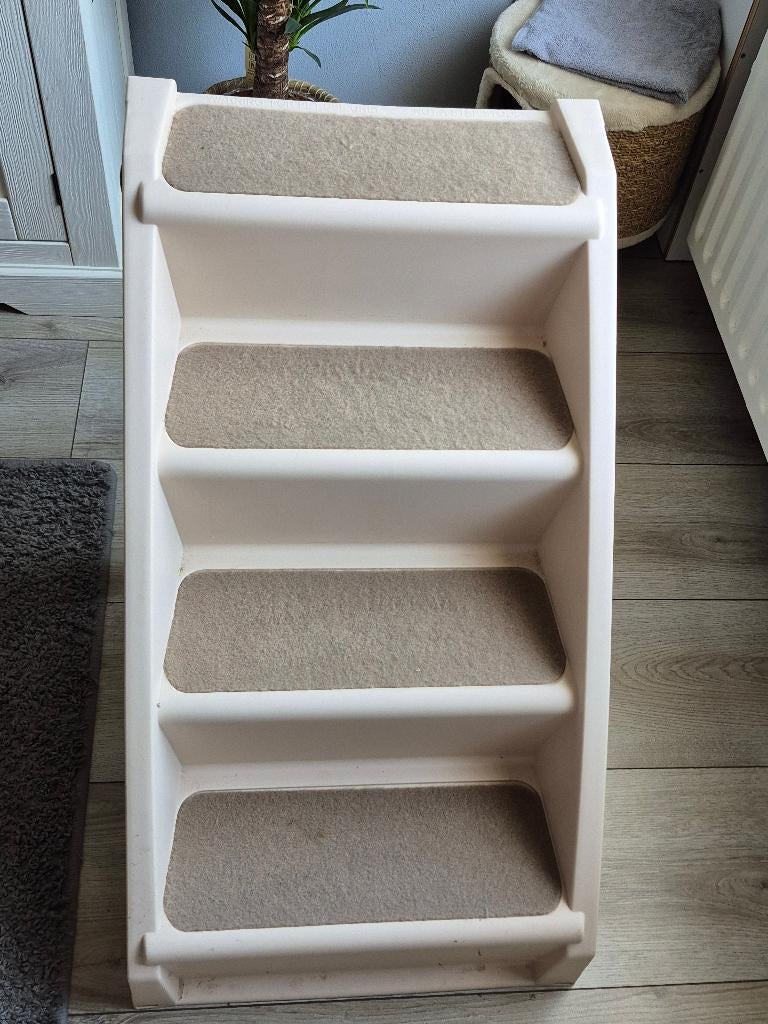 Bed Trapje Hond., Dieren en Toebehoren, Ophalen, Nieuw