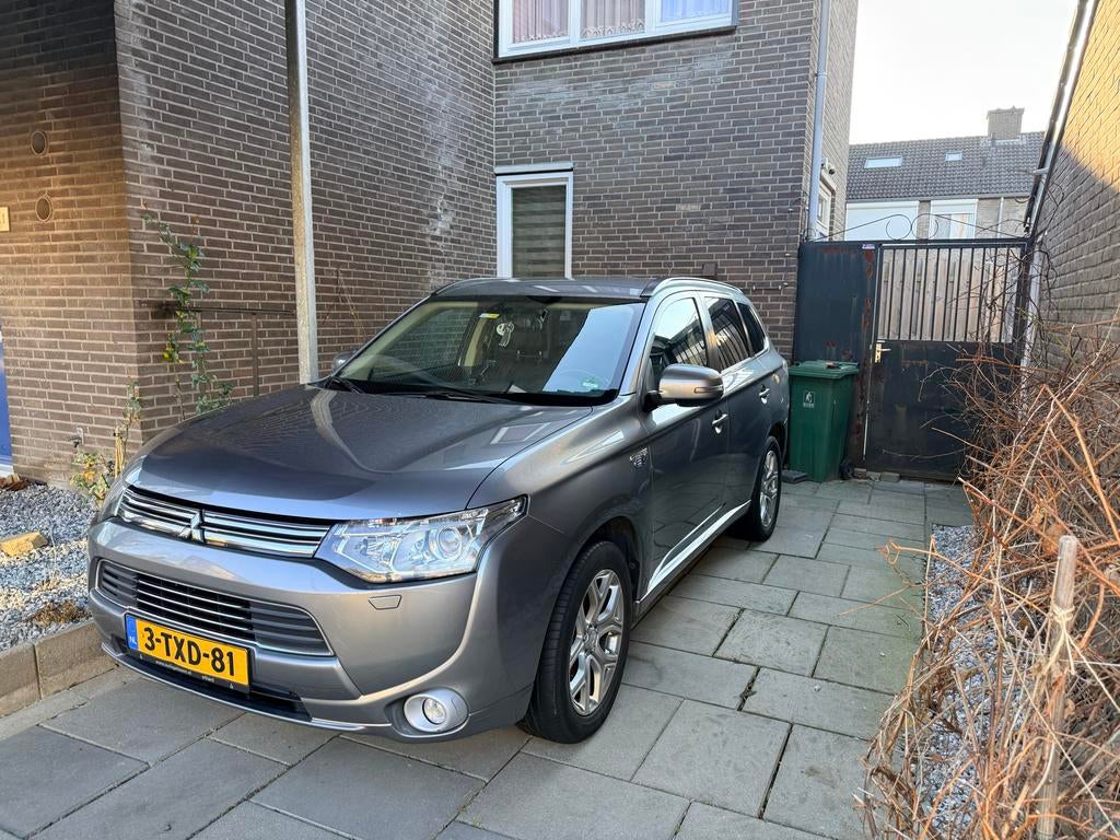 Mitsubishi Outlander 2.0 PHEV Intense  4WD, 1998 cc, Outlander, 4 cilinders, Vierwielaandrijving
