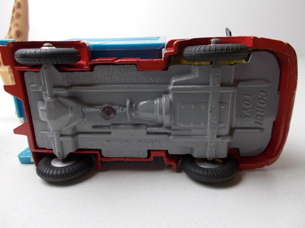 1964 Corgi Toys 503 CHIPPERFIELDS CIRCUS GIRAFFE TRUCK (-B-), Ophalen of Verzenden, Zo goed als nieuw, Bus of Vrachtwagen, Corgi